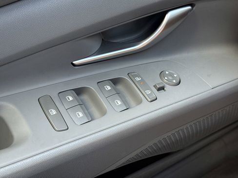 Certified 2025 Hyundai Elantra Sport image 16