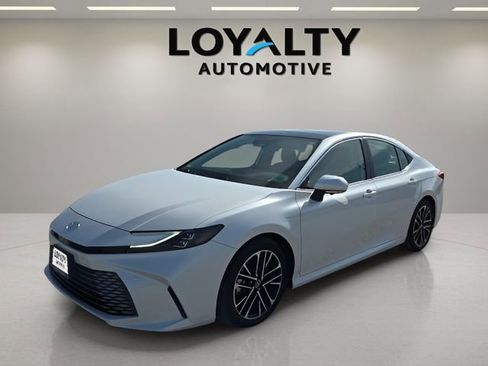 Used 2026 Toyota Camry XLE w/ Premium Plus Package image 1