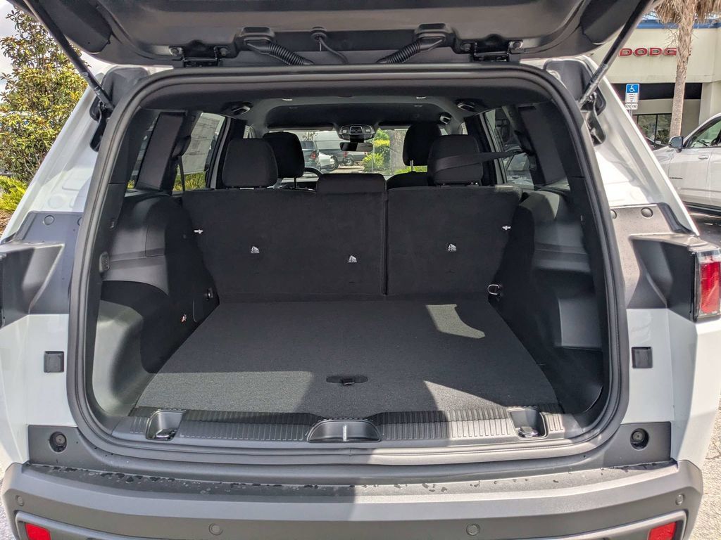 New 2026 Jeep Cherokee Laredo AWD/4WD image 13