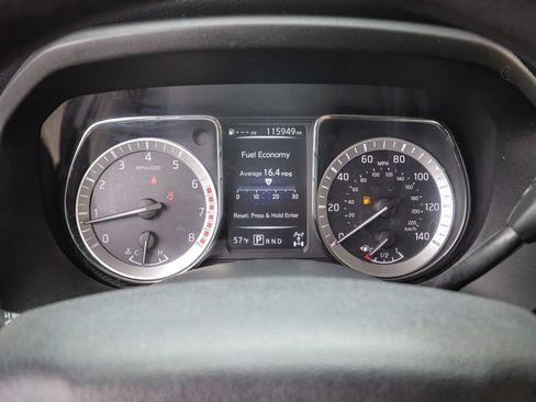 Used 2017 Nissan Titan SV AWD/4WD image 18