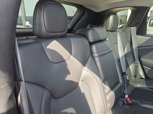 Used 2019 Jeep Cherokee Latitude Plus AWD/4WD image 38