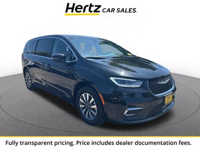Used 2023 Chrysler Pacifica Touring-L