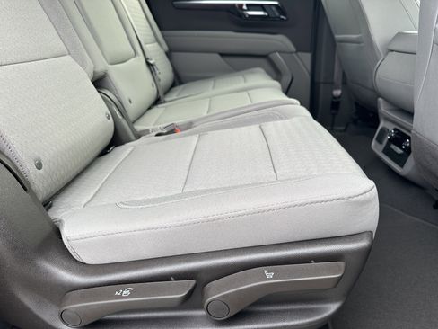 New 2026 Chevrolet Suburban LS image 17