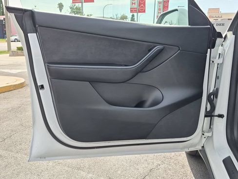Used 2021 Tesla Model Y Long Range AWD/4WD image 12