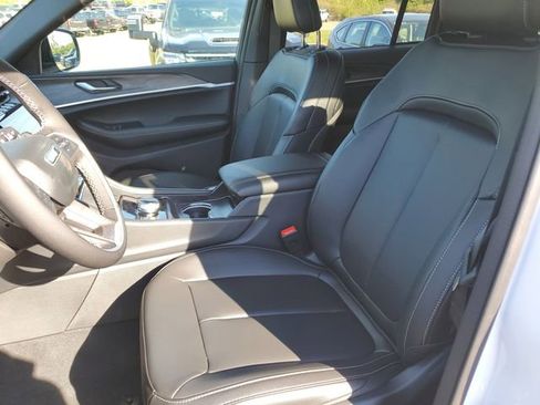 New 2025 Jeep Grand Cherokee Limited w/ Black Appearance Package image 13