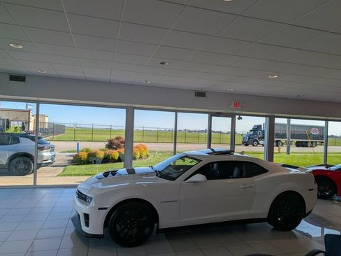 Used 2015 Chevrolet Camaro ZL1 RWD image 2