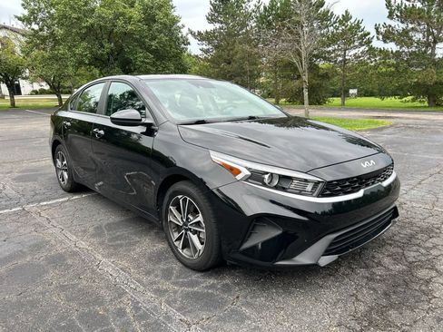 Used 2023 Kia Forte LXS FWD image 3