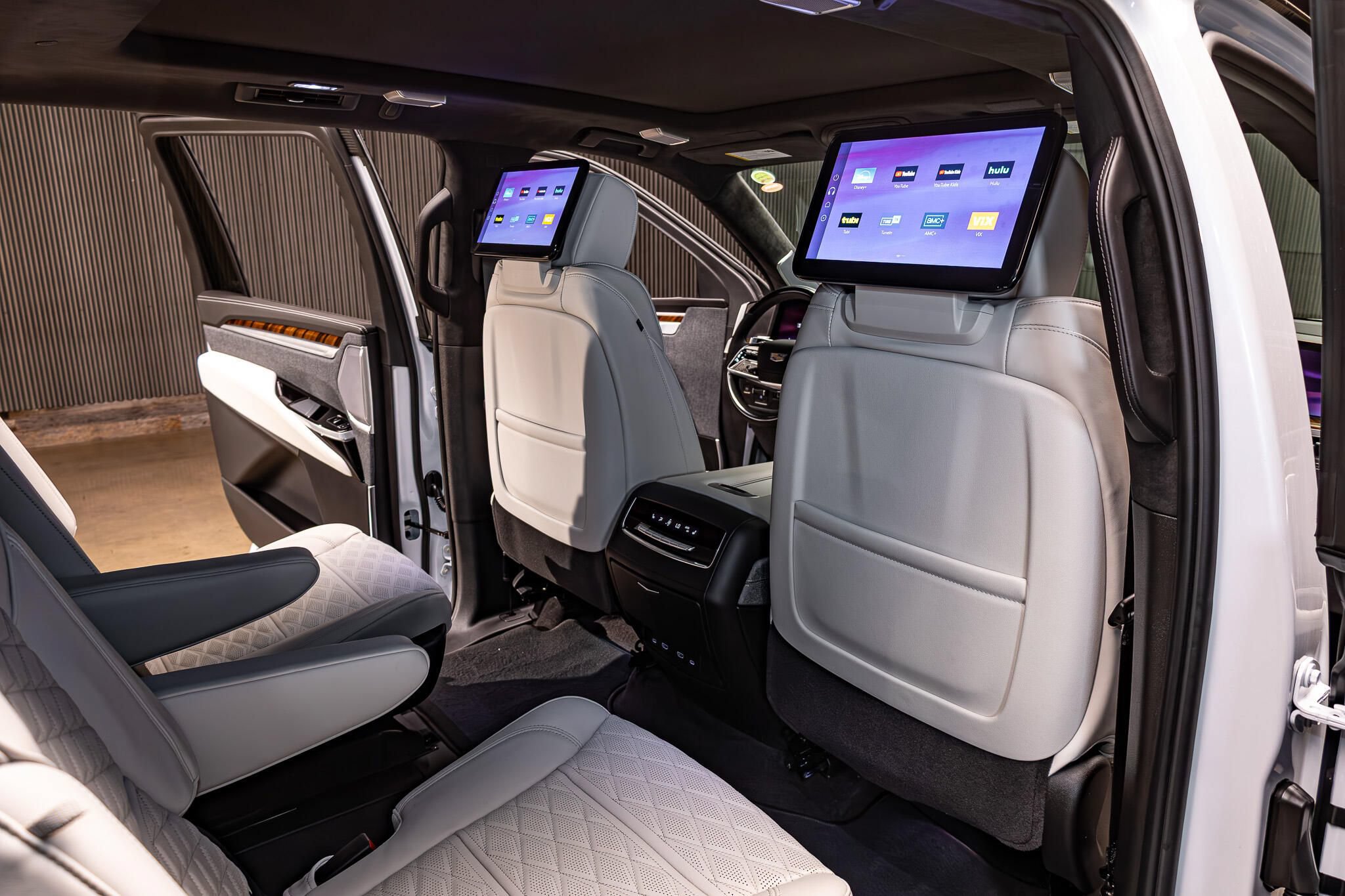 Used 2026 Cadillac Escalade ESV Platinum Sport w/ LPO, ONYX Package AWD/4WD image 35