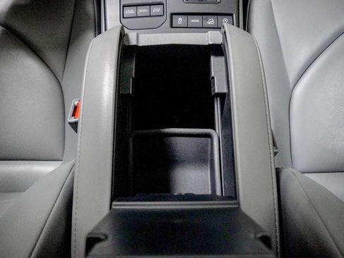 Used 2021 Toyota Highlander XLE AWD/4WD image 31