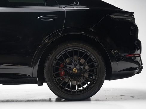 Used 2021 Porsche Cayenne GTS image 52