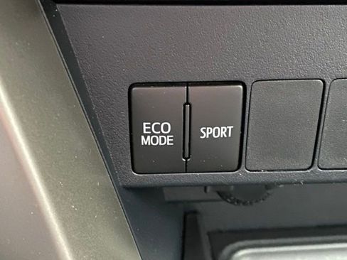 Used 2015 Toyota RAV4 XLE image 23