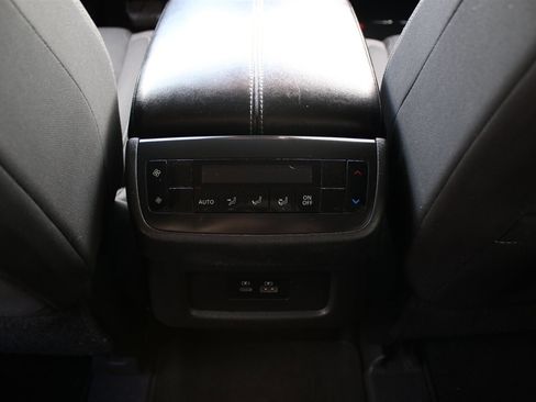 Used 2022 Nissan Pathfinder SV image 23