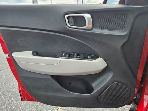 Used 2024 Hyundai Venue SEL FWD image 34