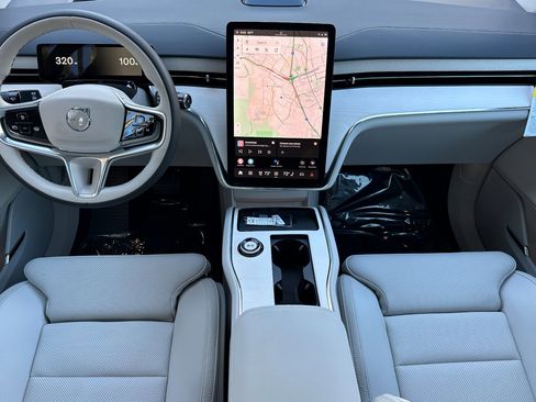 Used 2025 Volvo EX90 Ultra image 11