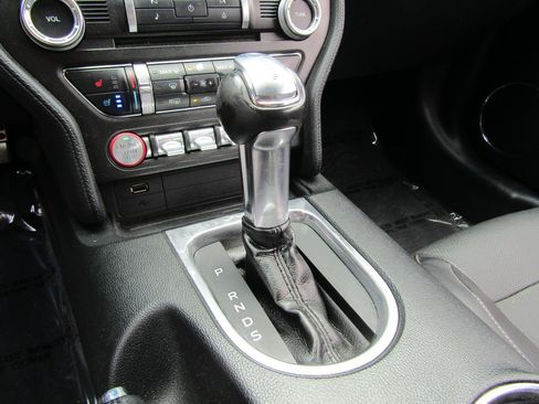 Used 2018 Ford Mustang Premium RWD image 21