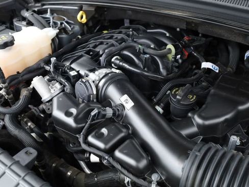 Used 2024 Jeep Grand Cherokee L Limited w/ Luxury Tech Group II image 11