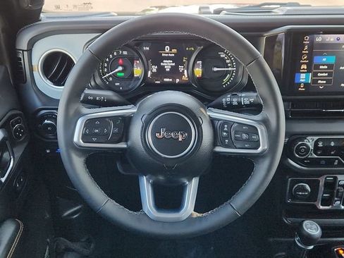 Used 2025 Jeep Wrangler Unlimited Sahara AWD/4WD image 35