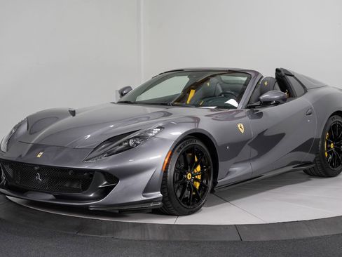 Used 2023 Ferrari 812 GTS image 6