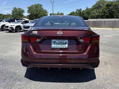 Used 2025 Nissan Altima 2.5 SV FWD image 4