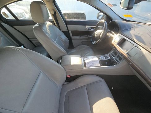 Used 2012 Jaguar XF image 10