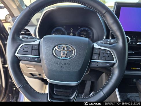 Used 2023 Toyota Highlander Platinum FWD image 24