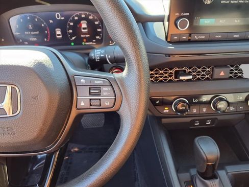 Used 2023 Honda Accord EX image 11