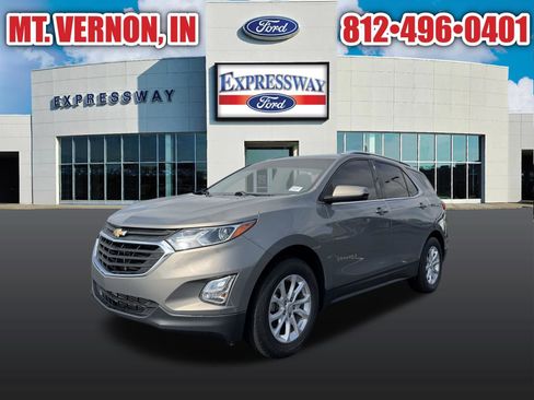 Used 2018 Chevrolet Equinox LT w/ Sun & Infotainment Package AWD/4WD image 2