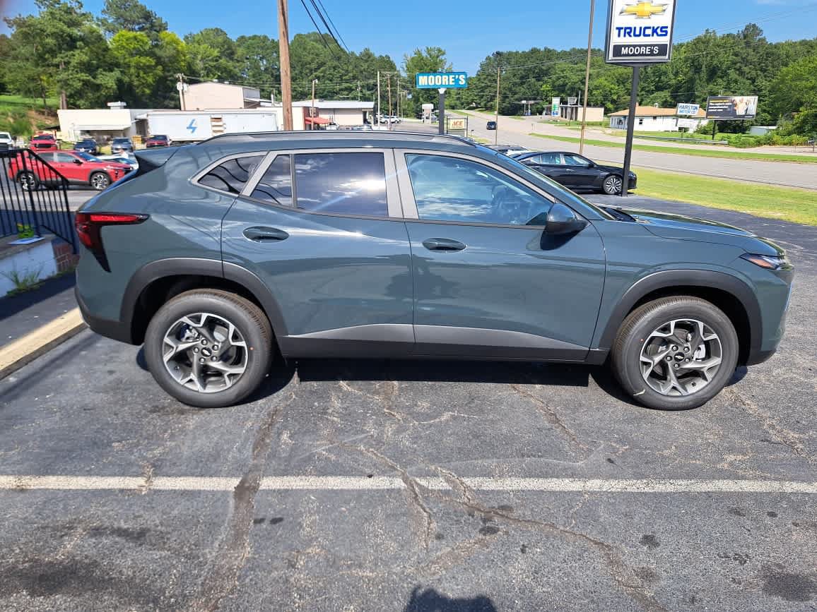 New 2026 Chevrolet Trax LT w/ Driver Confidence Package FWD image 8