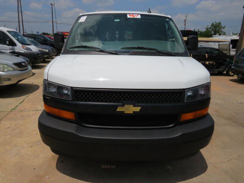 Used 2019 Chevrolet Express 2500 w/ Driver Convenience Package RWD image 2