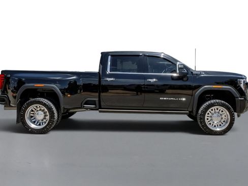 Used 2024 GMC Sierra 3500 Denali Ultimate AWD/4WD image 5