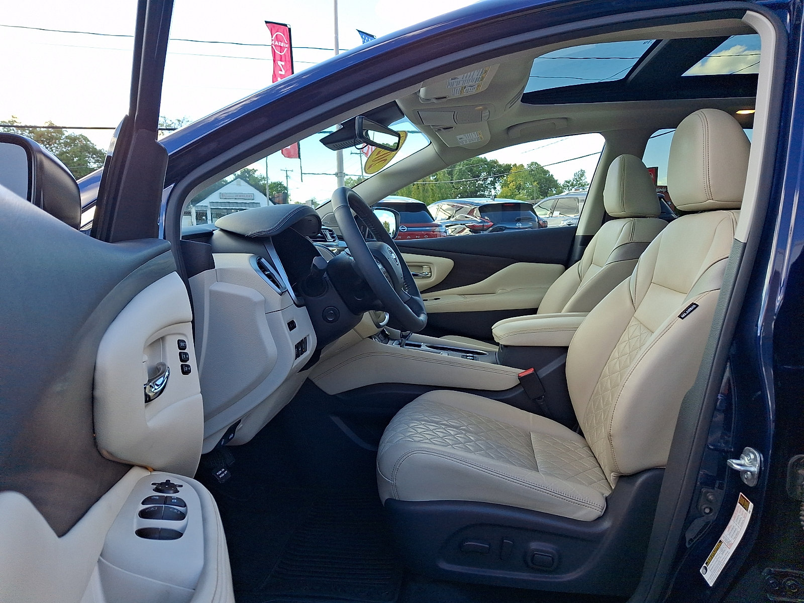Used 2024 Nissan Murano Platinum w/ Cargo Package AWD/4WD image 15
