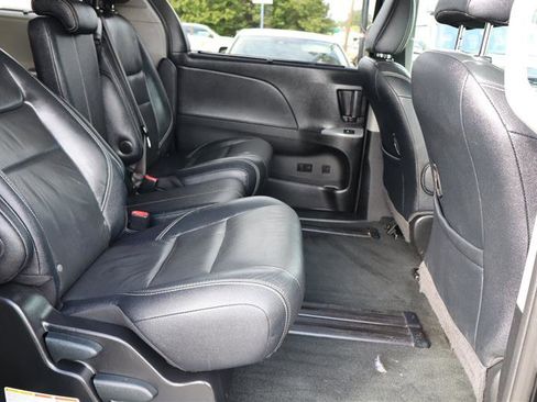 Used 2016 Toyota Sienna SE image 13