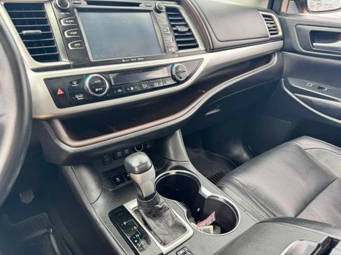 Used 2018 Toyota Highlander XLE w/ Protection Package #3 AWD/4WD image 30