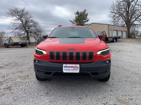 Used 2019 Jeep Cherokee Trailhawk image 2