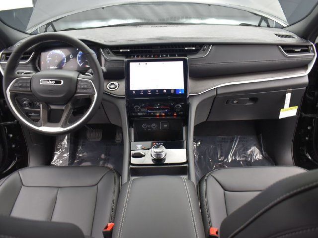 Used 2025 Jeep Grand Cherokee L Limited AWD/4WD image 11