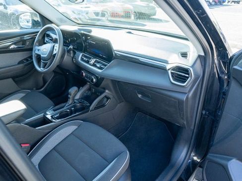Used 2025 Chevrolet TrailBlazer LT image 37