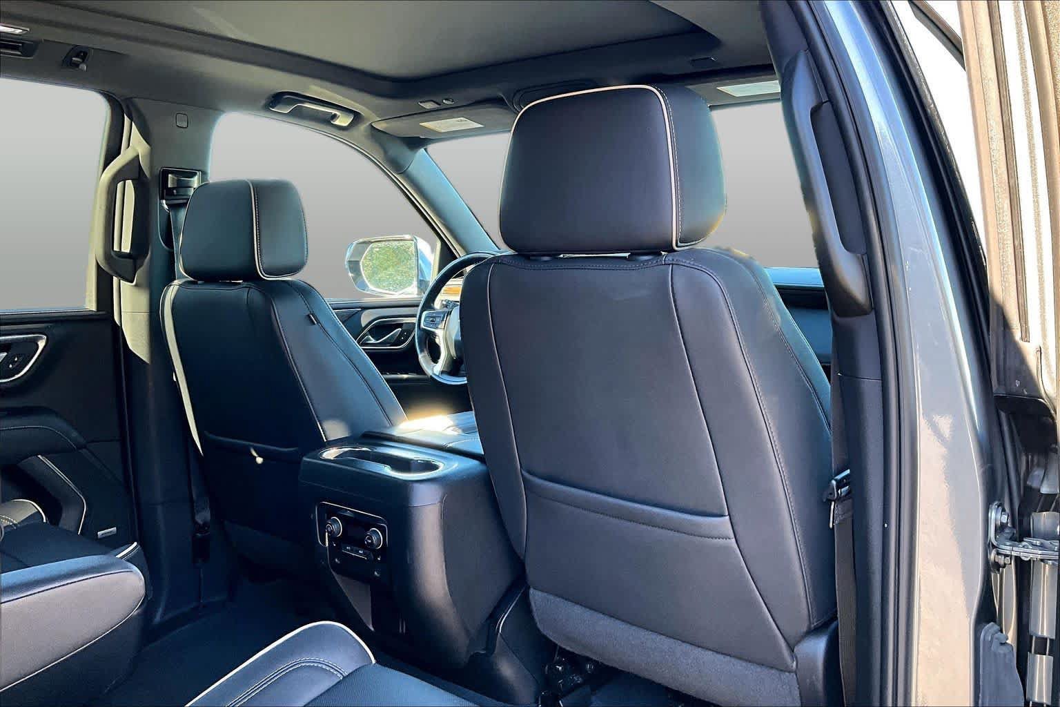 Used 2023 Chevrolet Suburban Premier RWD image 20