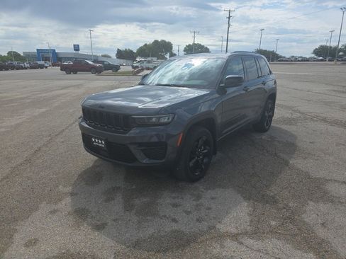 Used 2023 Jeep Grand Cherokee Altitude RWD image 7