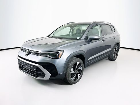 Used 2025 Volkswagen Taos SE image 3