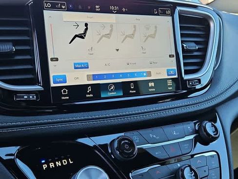 New 2026 Chrysler Pacifica Select AWD/4WD image 27