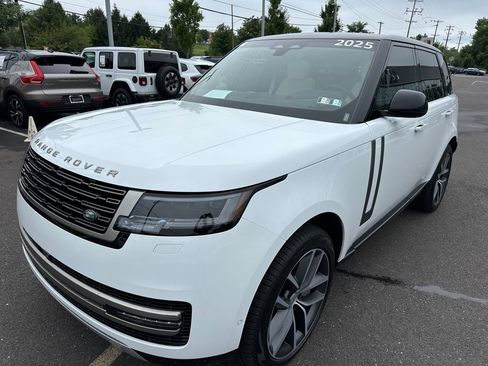 Used 2025 Land Rover Range Rover SE AWD/4WD image 16