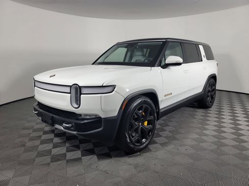 Used 2024 Rivian R1S Adventure image 1