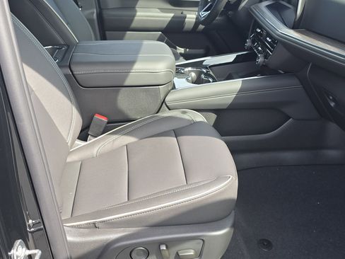 New 2026 Chevrolet Suburban Premier image 25