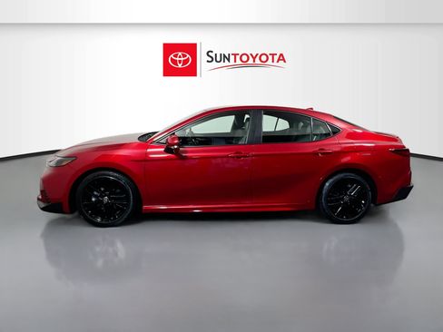 Used 2025 Toyota Camry SE w/ Convenience Package FWD image 6