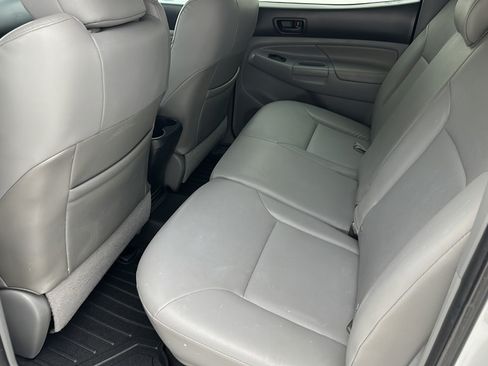 Used 2013 Toyota Tacoma 4x4 Double Cab w/ Limited Pkg image 13