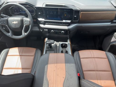 Used 2023 Chevrolet Silverado 1500 High Country w/ High Country Premium Package AWD/4WD image 31