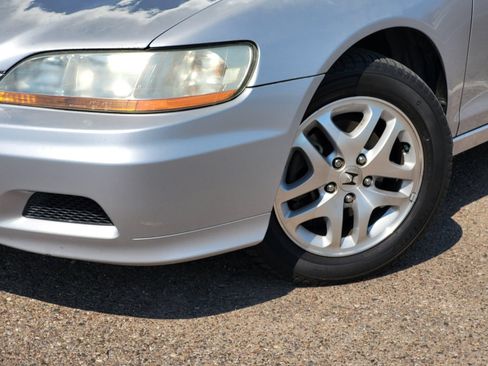 Used 2002 Honda Accord EX image 2