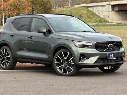 New 2026 Volvo XC40 B5 Ultra w/ Protection Package Premier