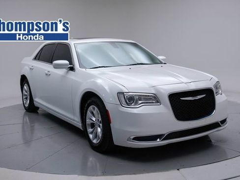 Used 2016 Chrysler 300 Limited RWD image 1