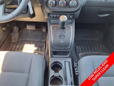 Used 2015 Jeep Patriot Latitude AWD/4WD image 17